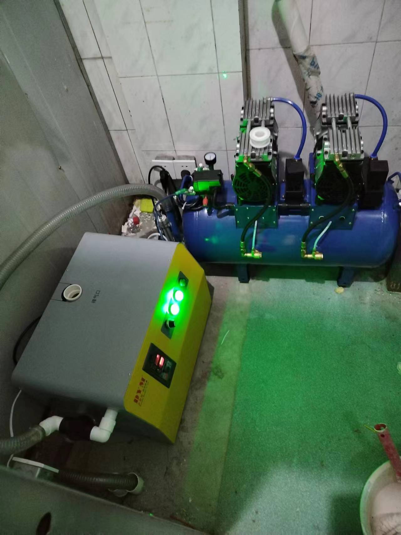 dym compressor and suction